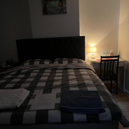 Large Double Bedroom With Free On Site Parking Kingston upon Thames  Zewnętrze zdjęcie