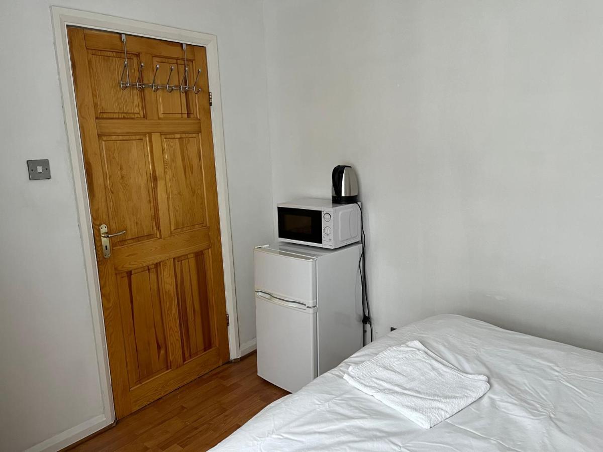 Large Double Bedroom With Free On Site Parking Kingston upon Thames  Zewnętrze zdjęcie