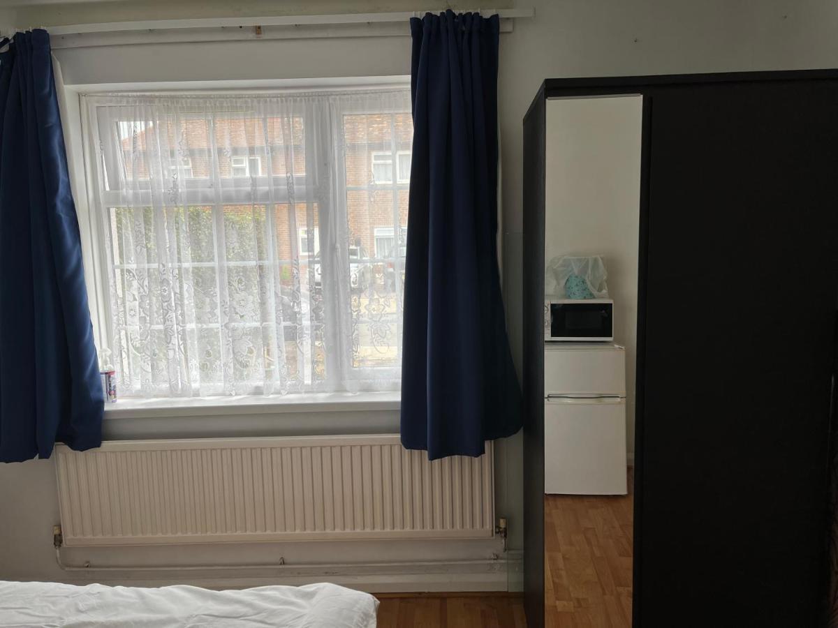 Large Double Bedroom With Free On Site Parking Kingston upon Thames  Zewnętrze zdjęcie